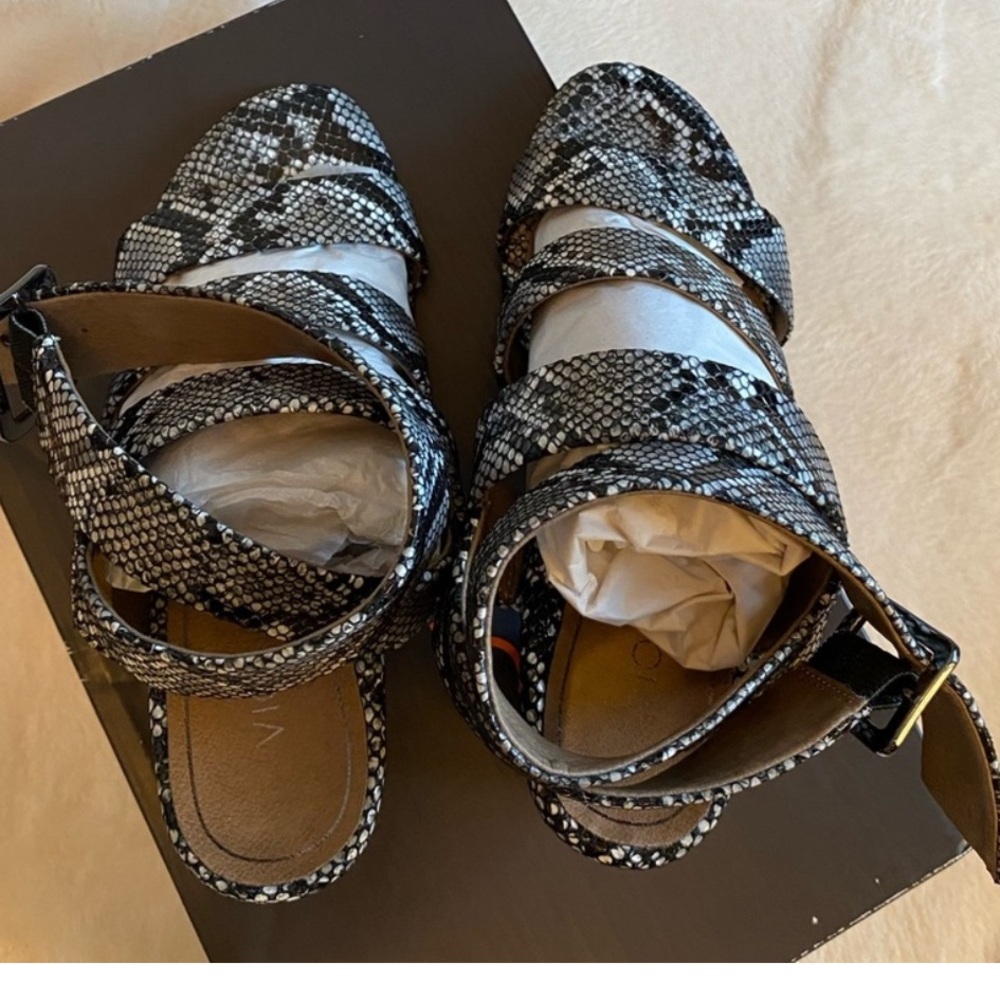NEW Vionic Women’s Block Heel Sandals